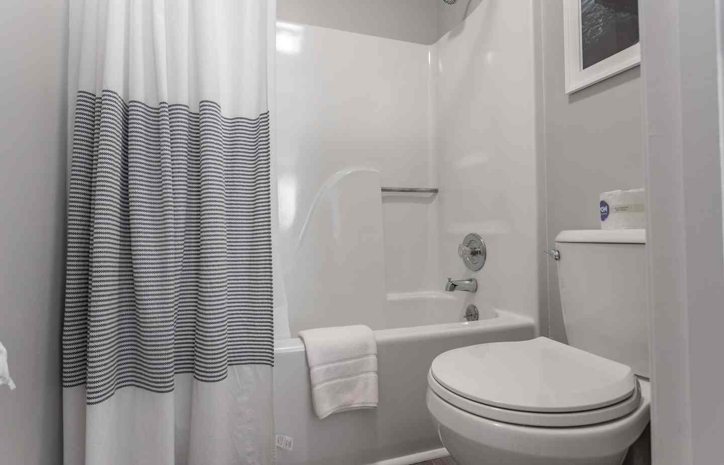 Full bathroom with tub and shower at Kimberling City Getaway